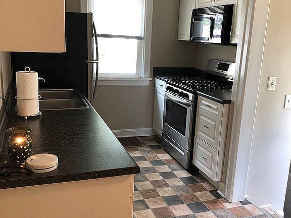 2nd image of 2132 Bellevue Ave
