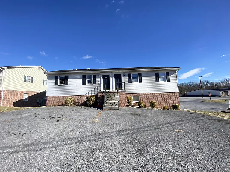 700 Thomas Ln — Photo 11