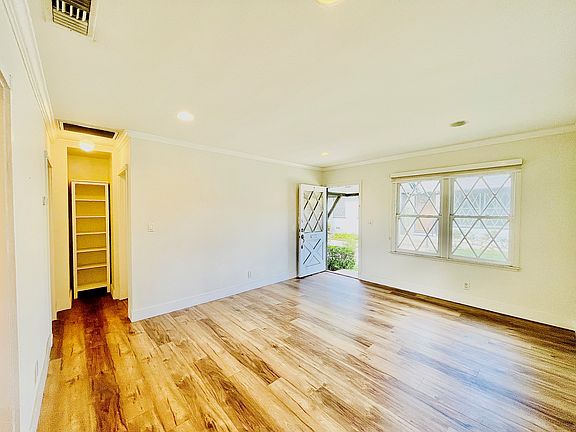 3rd image of 4441 Tujunga Ave Unit 1