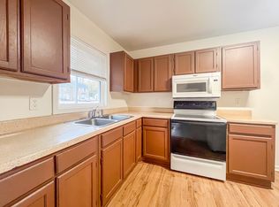 32 Fox Hill Dr, Kilmarnock, VA 22482