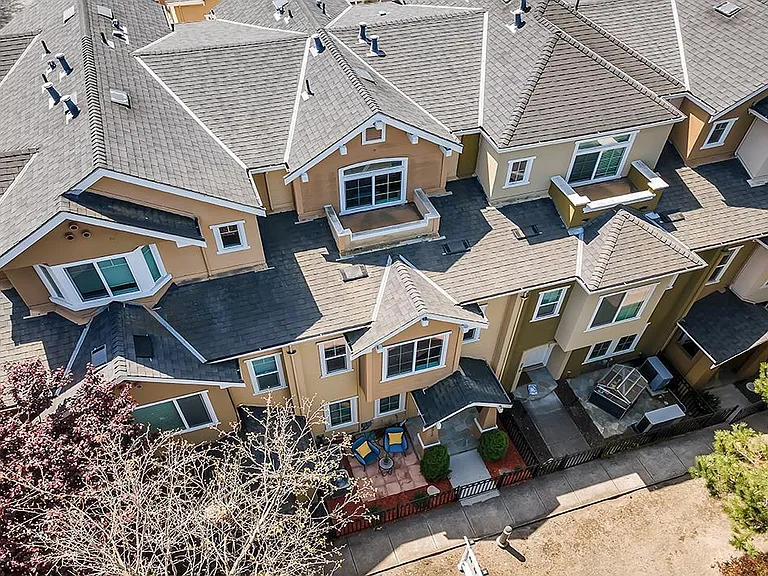 2218 Woodberry Ln — Photo 25