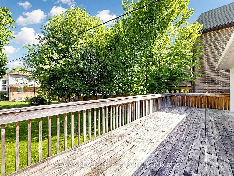 398 Connaught Ave — Photo 39