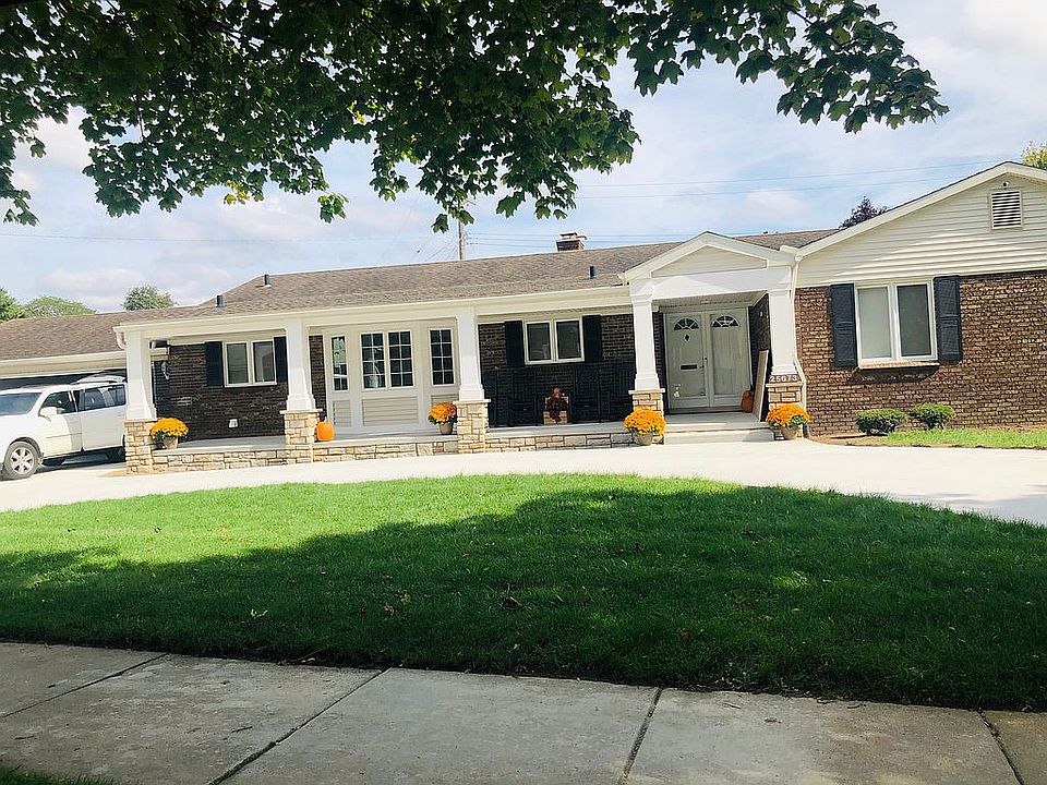 2nd image of 25673 Graceland Cir