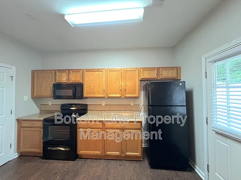 7637 Abigail Glen Dr — Photo 11