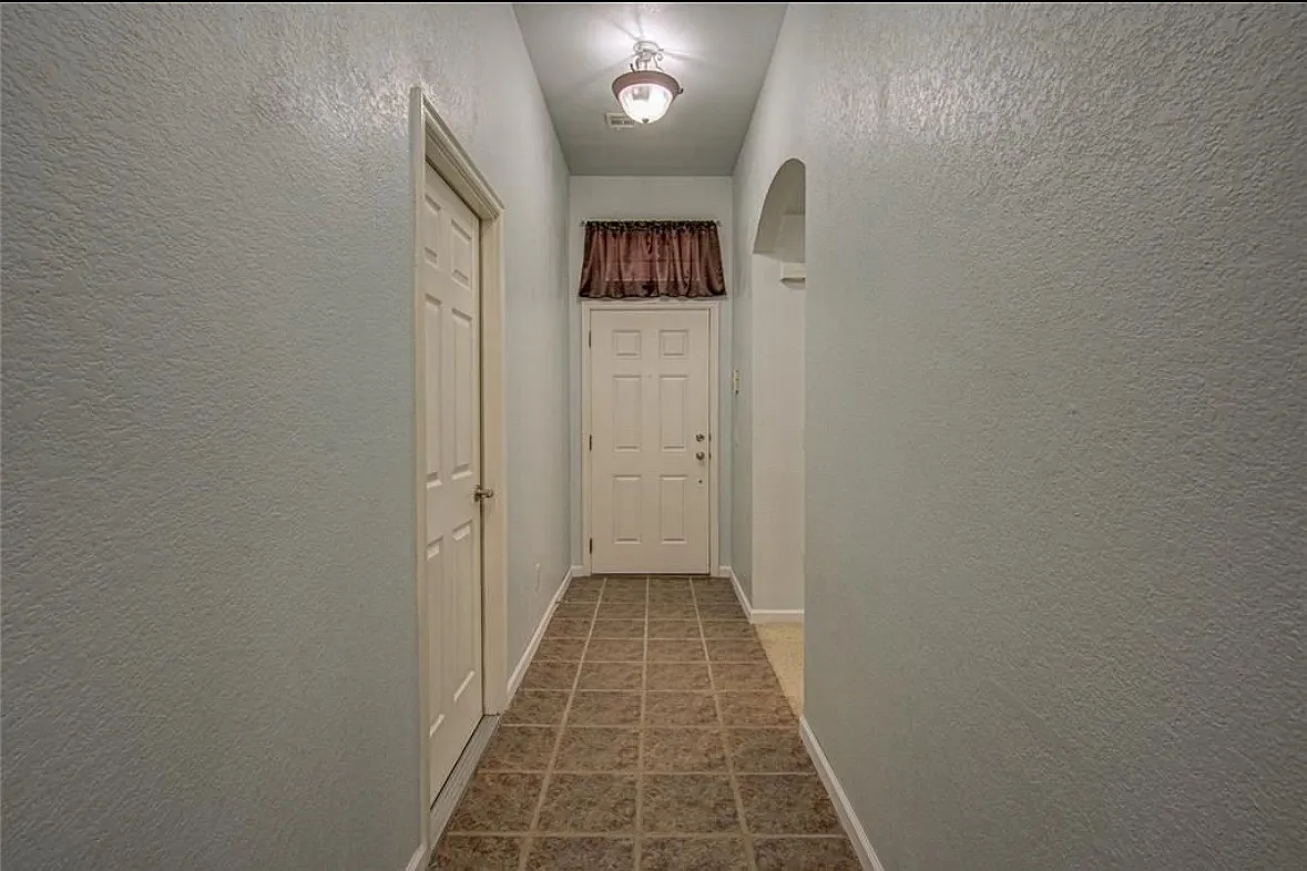 3 bed, 1417 sqft, $1,595 — Photo 2