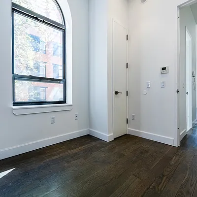 Rented by Nooklyn NYC LLC | media 31