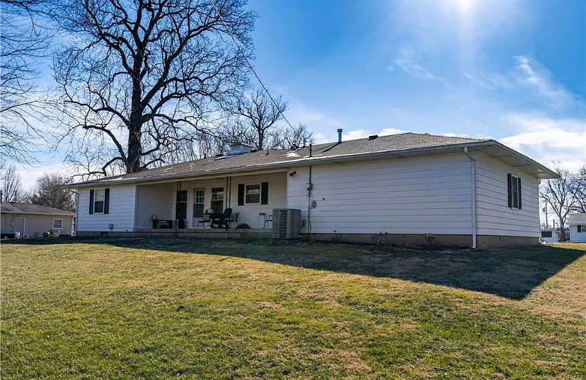 Building Photo - 220 Crescent Dr
