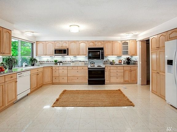 3rd image of 16857 NE 24th Pl