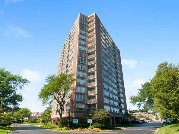 3925 Triumvera Dr APT 3A, Glenview, IL 60025