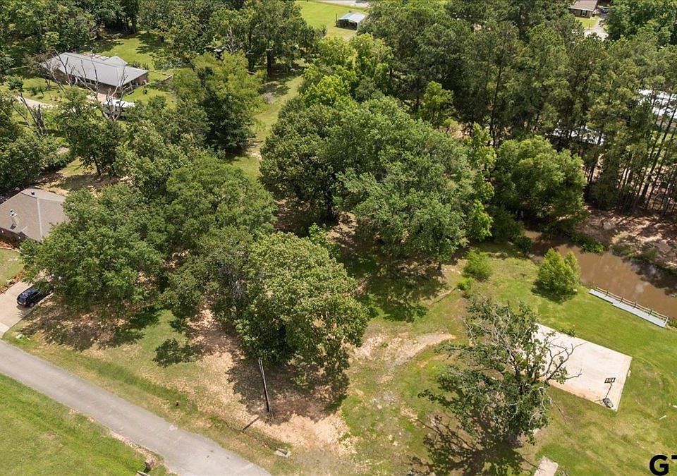 1st image of 605 Oak St
