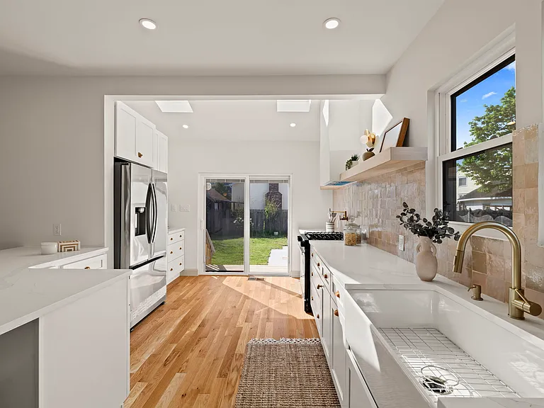 20 E Oakland Ave E — Photo 15