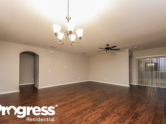 3rd image of 3232 Queen Alexandria Dr