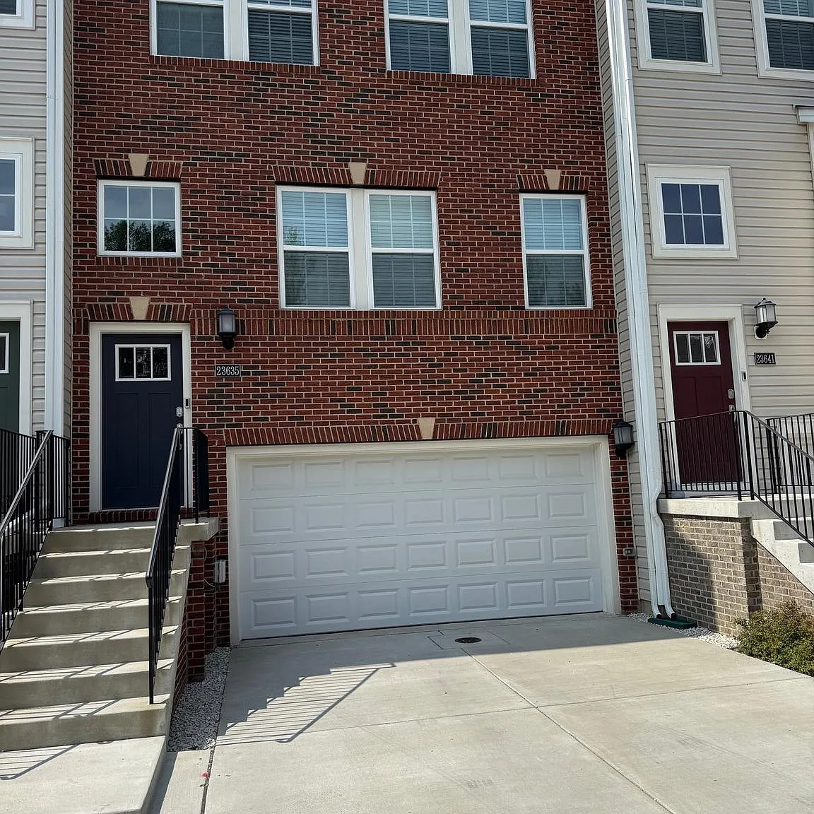 3 bed, 3.5 bath, 2412 sqft, $2,775 — Photo 1