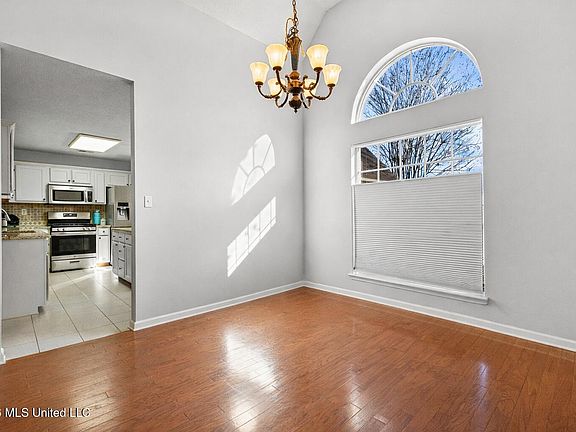 5th image of 2452 Heather Rdg