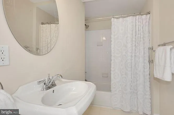 3710 Burrows Ave — Photo 11
