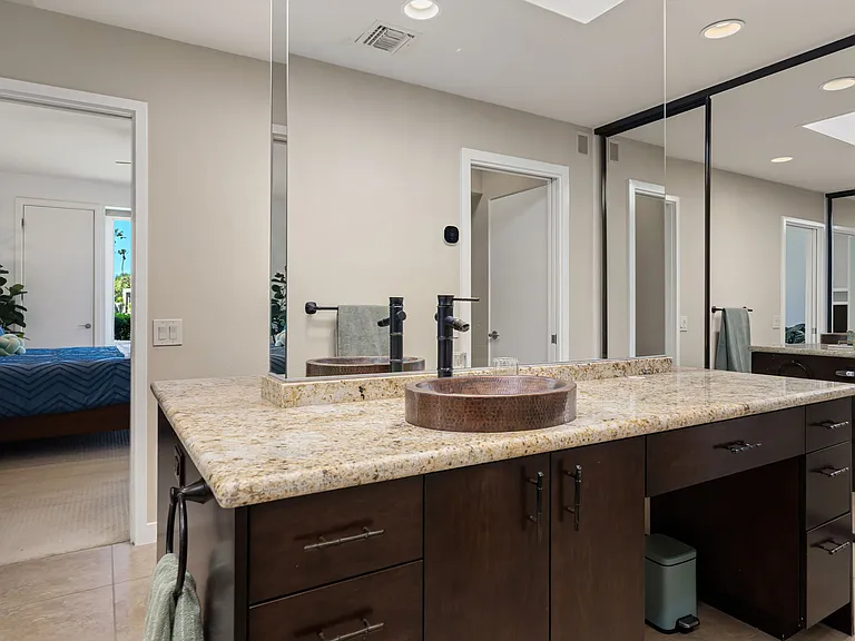 521 Desert West Dr — Photo 26
