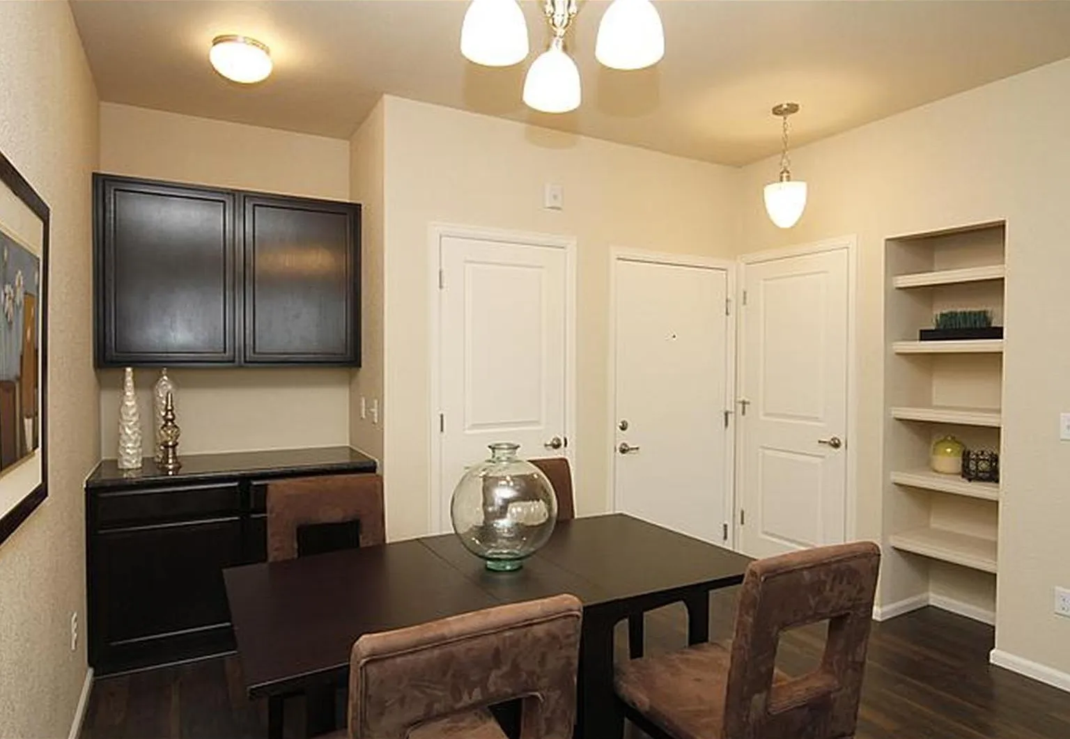 2 bed, 1010 sqft, $1,995 — Photo 4