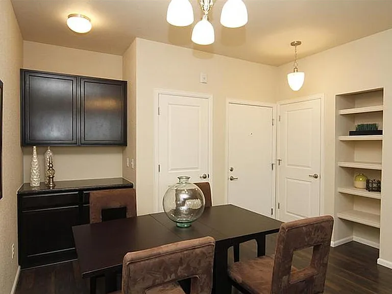 11207 Colony Cir — Photo 4