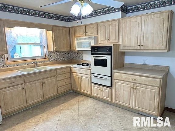5th image of 1006 W England St