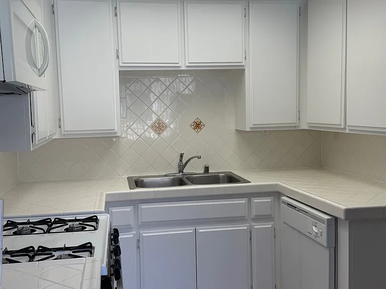 Parkwest Apartments — Photo 9