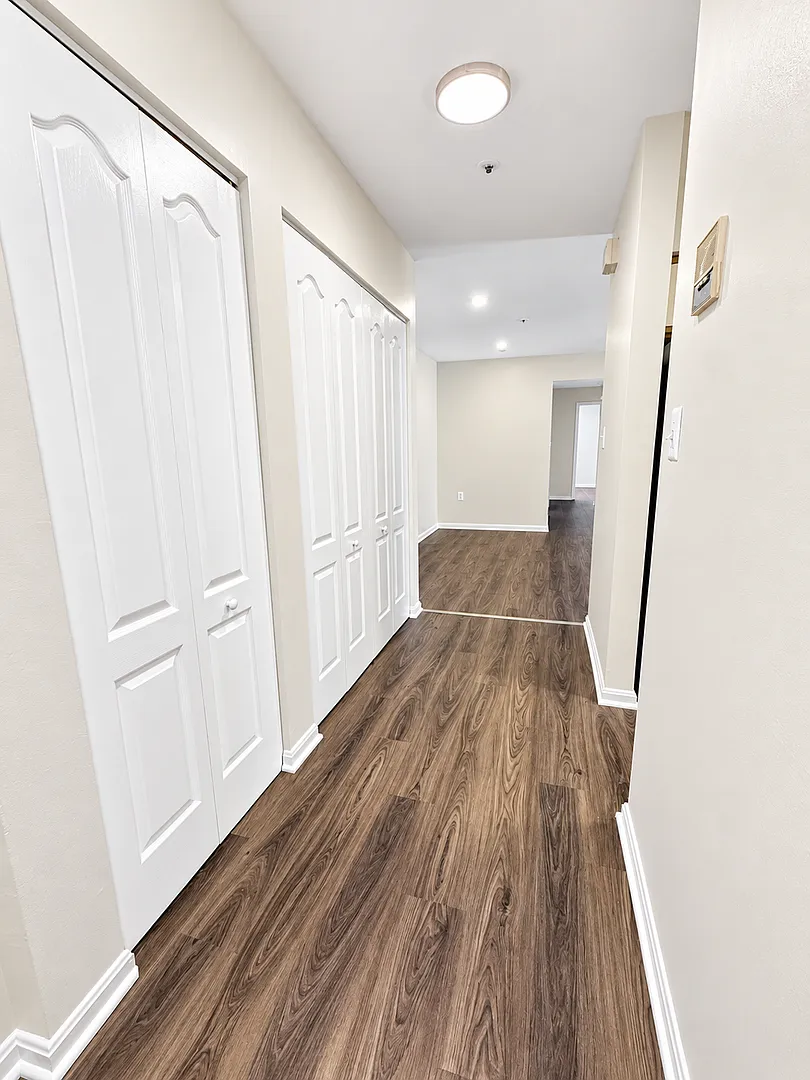 Bright & Spacious 3 Bedroom 2 Bathroom Condo in Ellicott City — Photo 4