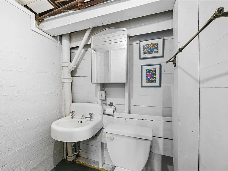932 Woodrow Ave — Photo 59