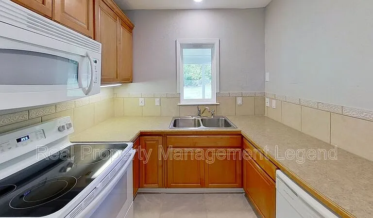 717 E Martin Ln — Photo 8