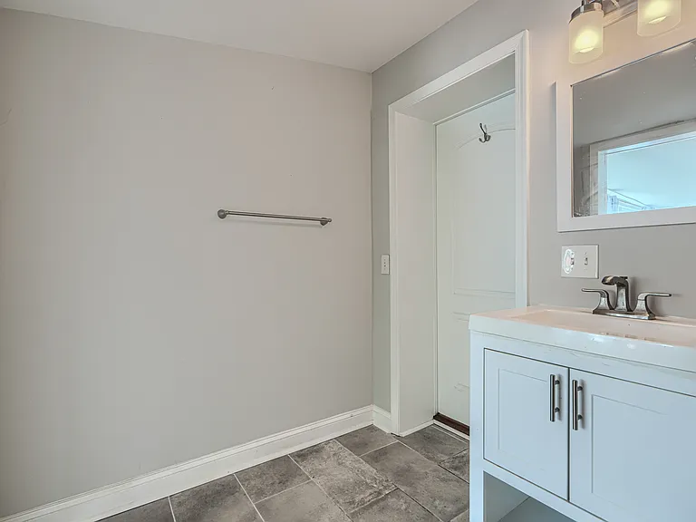 214 Warren Ave — Photo 19
