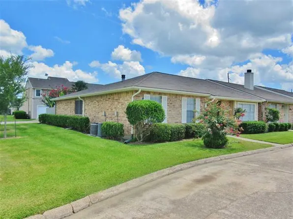 1032 Sunmeadow Dr, Beaumont, TX 77706