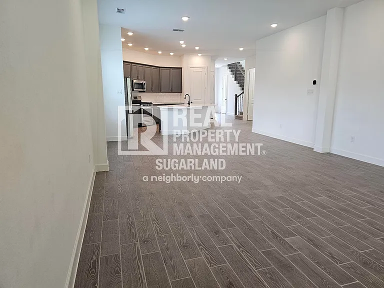 1414 Emma Lake Dr — Photo 46