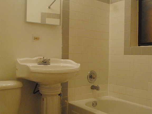 4th image of 55 N Lotus Ave #213