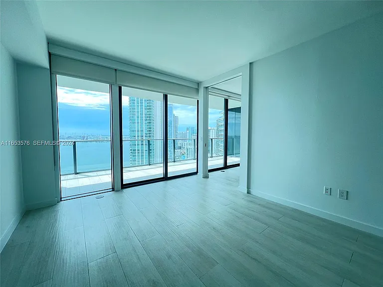 650 NE 32nd St #3305 — Photo 18