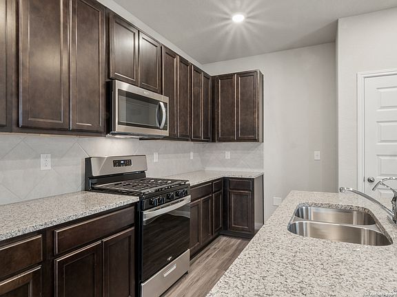 4th image of 8842 Black Oak Drive