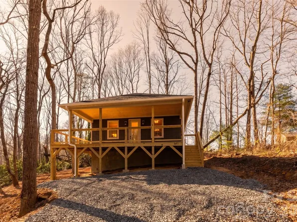 137 E Arbutus Trl, Hendersonville, NC 28792