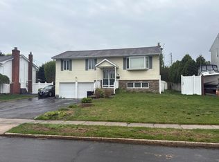 18 Dexter Ln, Kings Park, NY 11754