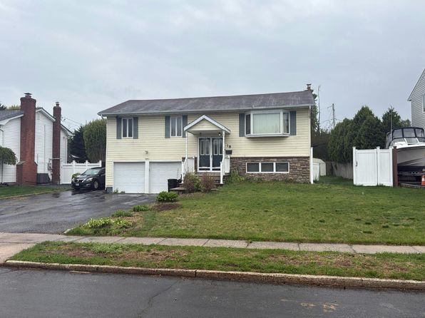 18 Dexter Ln, Kings Park, NY 11754