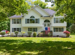41 W Old Farm Road, Hopewell Junction, NY 12533