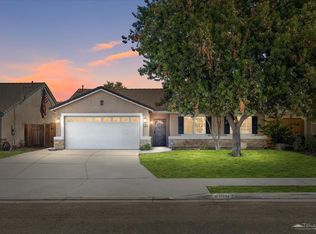 10604 Pinebrook Falls Dr, Bakersfield, CA 93312