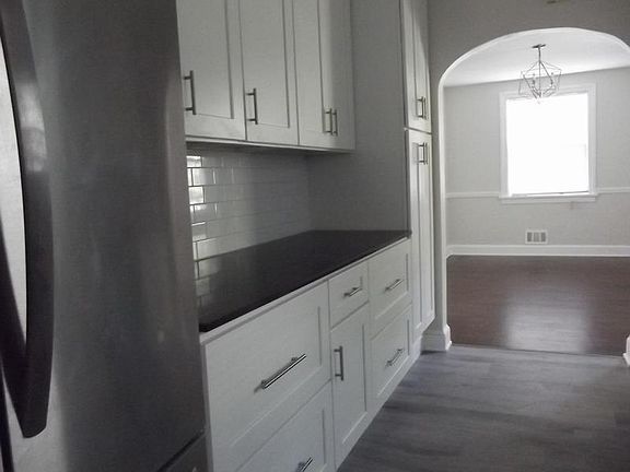5th image of 5700 Bromley Ln