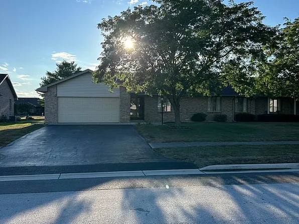 1918 Cobblestone Dr, Findlay, OH 45840