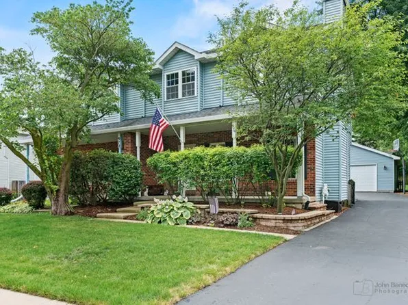 974 1st St, Batavia, IL 60510