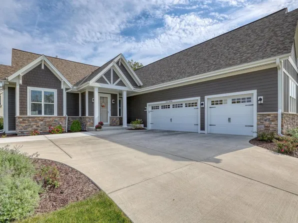 W237N6946 Ancient Oaks COURT, Sussex, WI 53089