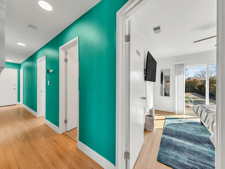 2026 Regis Dr — Photo 28