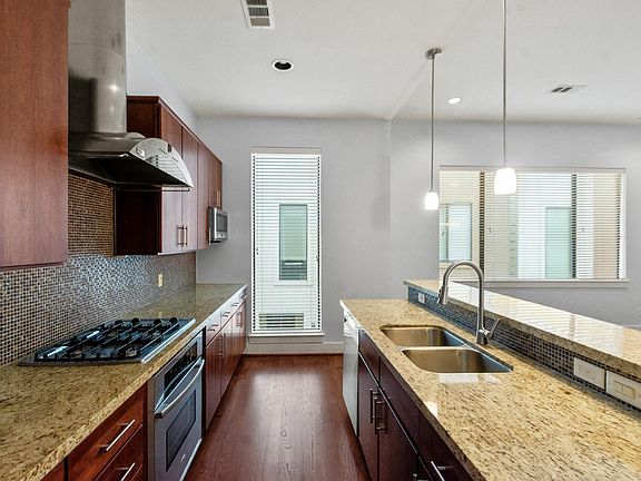 5th image of 1815 Radcliffe St