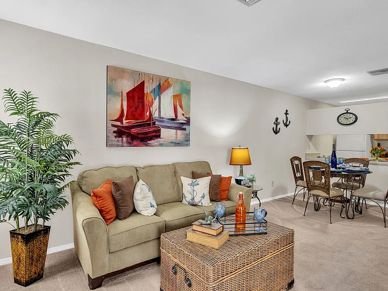 Sunlake Apartments — Photo 25