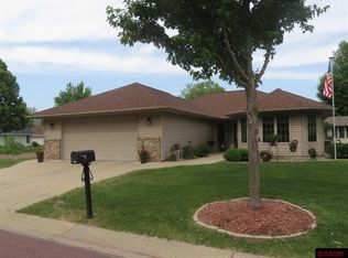 212 Diamond Creek Rd, Mankato, MN 56001