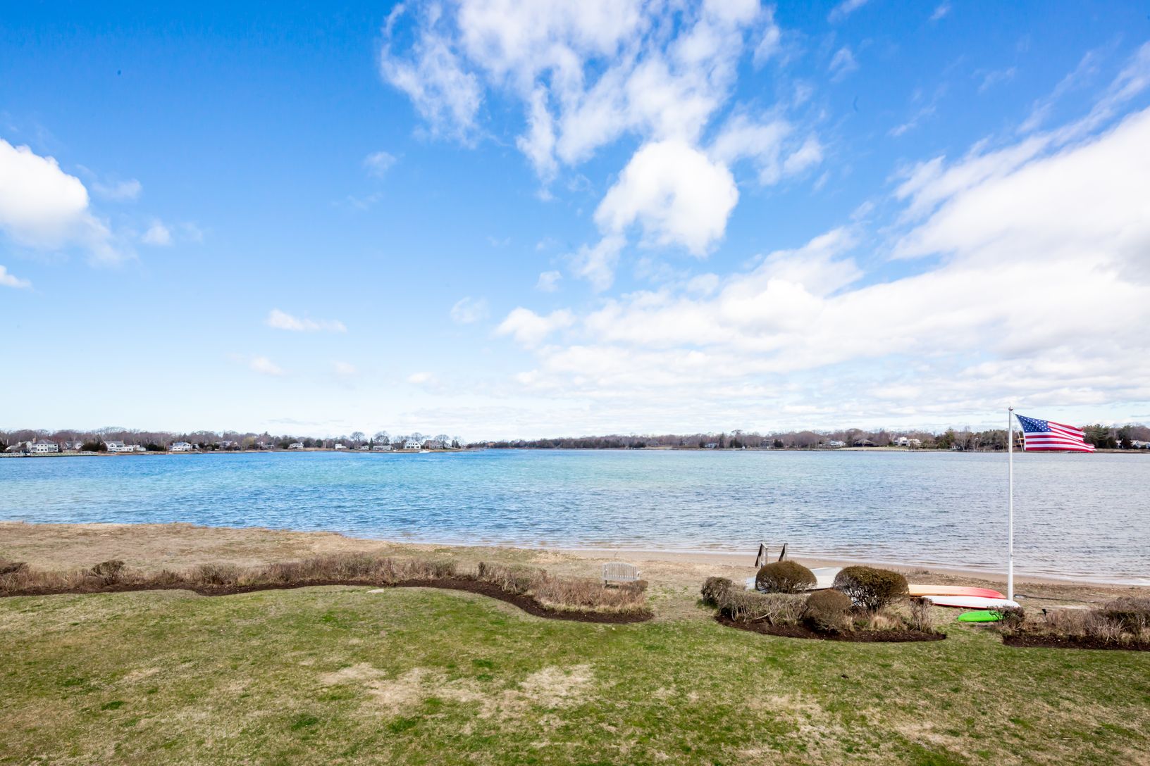  Beachfront access for kayaks & paddle boards
