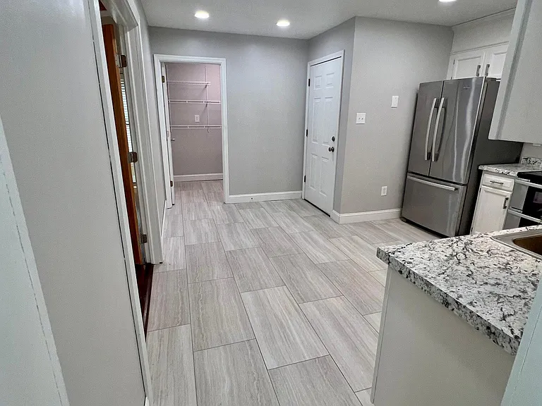 1373 Woodridge Dr — Photo 3