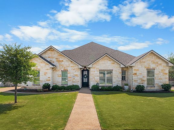 3rd image of 717 Wintergreen Dr