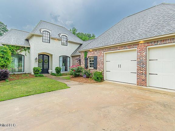 3rd image of 201 Vinca Cir